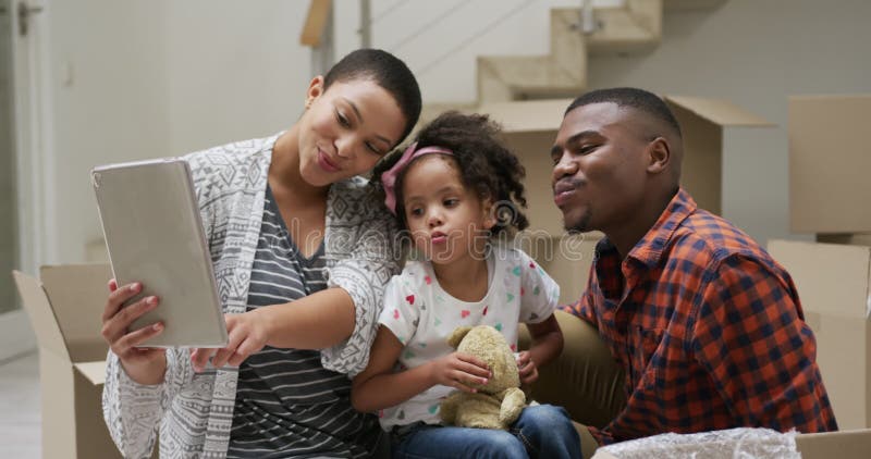 Família desfrutando do tempo livre em casa