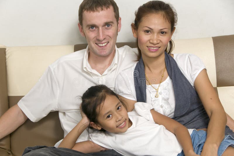 Família em casa fotografia de stock royalty free
