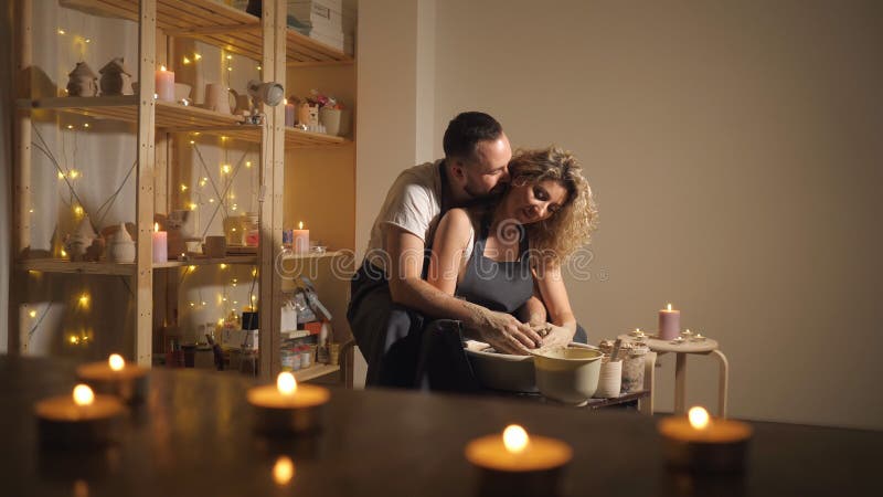 Família feliz em umas férias comum criativas