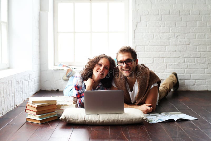 Família feliz nova foto de stock royalty free