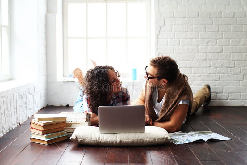 Família feliz nova foto de stock royalty free