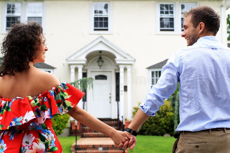 Família jovem e feliz fotos de stock royalty free