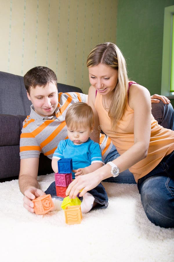 Família a brincar junta fotos de stock