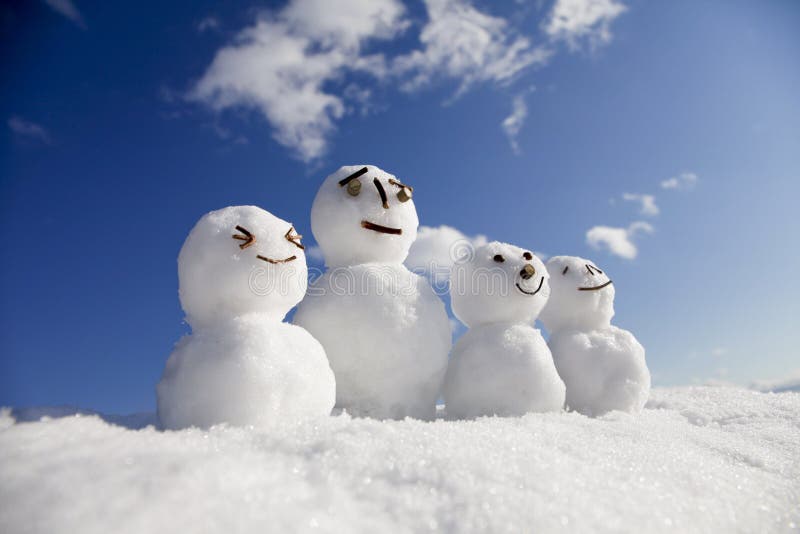 Família Snowman, tradicional boneco de neve japonês imagem de stock Família Snowman, tradicional boneco de neve japonês imagem de stock