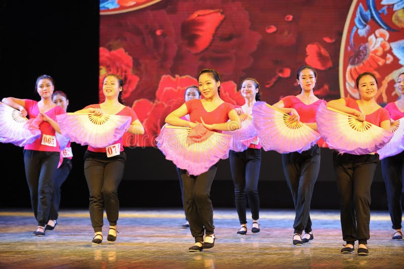 The Fan Dance Basic Trainingthe National Dance Training Editorial