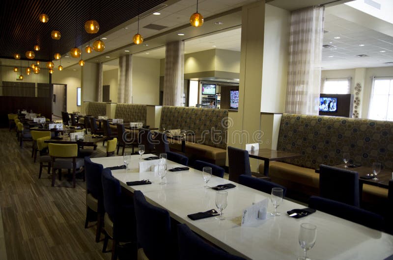 4 star hotel restaurant with beautiful interiors and lighting. Hilton Hotel near Portland. 4 star hotel restaurant with beautiful interiors and lighting. Hilton Hotel near Portland.