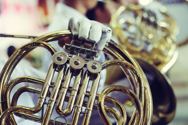 Fanfare jouant l'instrument image libre de droits Fanfare jouant l'instrument image libre de droits