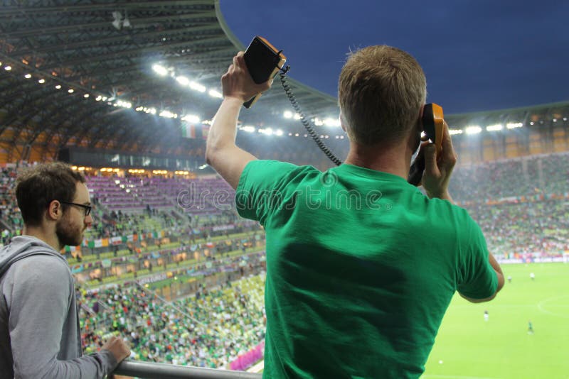 Fans de Footbal Euro 2012 irlanda imagen de archivo libre de regalías Fans de Footbal Euro 2012 irlanda imagen de archivo libre de regalías