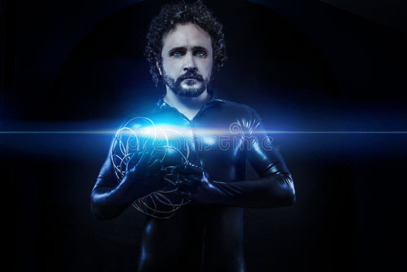 Fantasi och science, iklädd svart för futuristisk soldat royaltyfri foto Fantasi och science, iklädd svart för futuristisk soldat royaltyfri foto