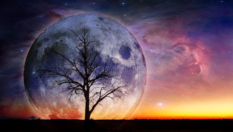 Fantasielandschaft - einsames bloßes Baumschattenbild mit enormem Planeten lizenzfreie stockfotos Fantasielandschaft - einsames bloßes Baumschattenbild mit enormem Planeten lizenzfreie stockfotos