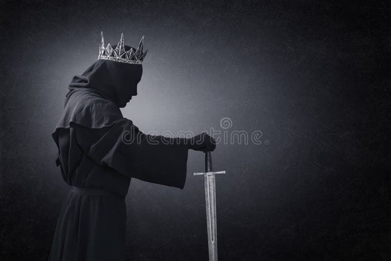 Fantasma de uma rainha ou rei com espada medieval