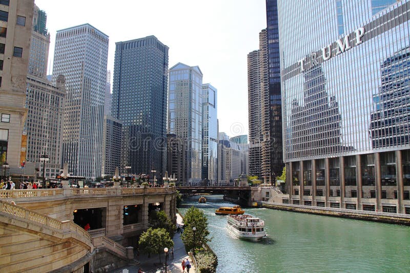 Fantastisk sikt av Chicago horisont Torn i Chicago, IL, USA 09 19 2014 arkivfoto Fantastisk sikt av Chicago horisont Torn i Chicago, IL, USA 09 19 2014 arkivfoto