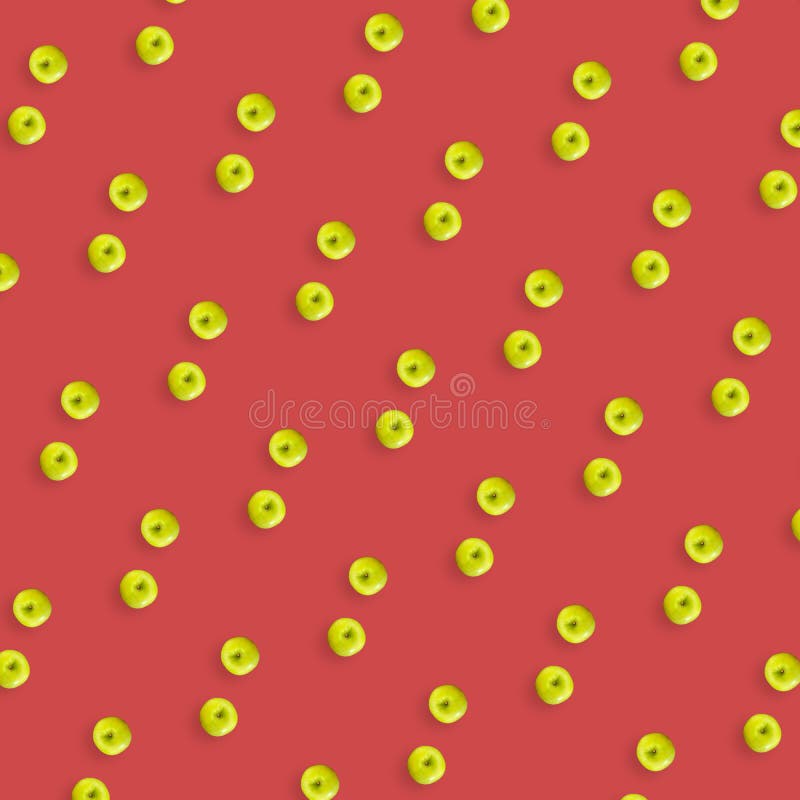 Farbenfrohe Fruchtmuster frischer grüner Äpfel auf rotem Hintergrund. obere Ansicht. flache Lage. Pop-Art-Design-Sommerkonzept. Apfelmuster