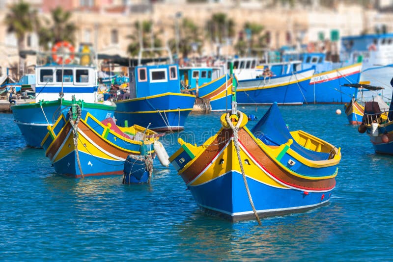 Farbige Fischerboote, Malta lizenzfreies stockbild Farbige Fischerboote, Malta lizenzfreies stockbild