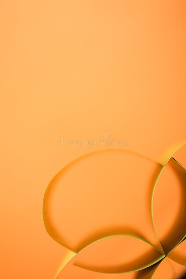 Farbiges Papier des Auszuges auf gelbem Hintergrund lizenzfreies stockbild Farbiges Papier des Auszuges auf gelbem Hintergrund lizenzfreies stockbild