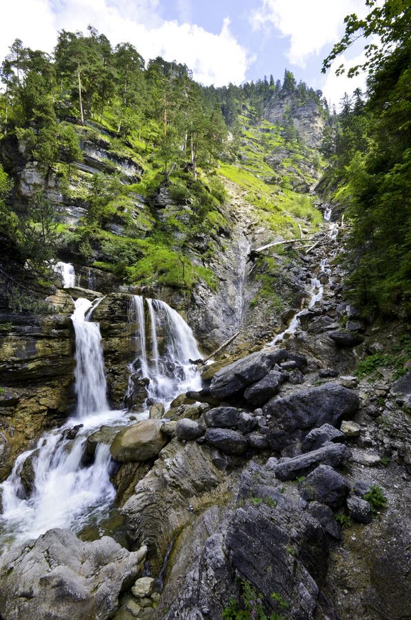 Cascadas en del sur alemania en Alpes.