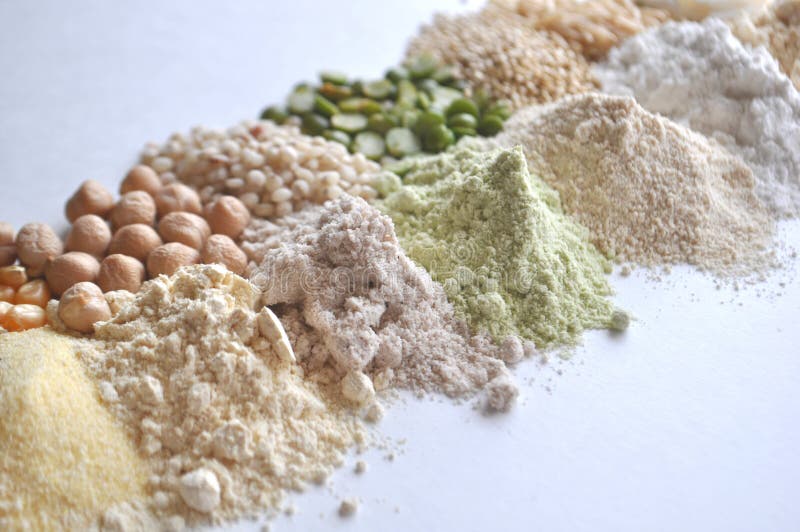 Farina, grani e legumi senza glutine alternativi - tef, amaranto, cereale, ceci, sorgo, piselli, quinoa, riso, coc immagini stock libere da diritti Farina, grani e legumi senza glutine alternativi - tef, amaranto, cereale, ceci, sorgo, piselli, quinoa, riso, coc immagini stock libere da diritti