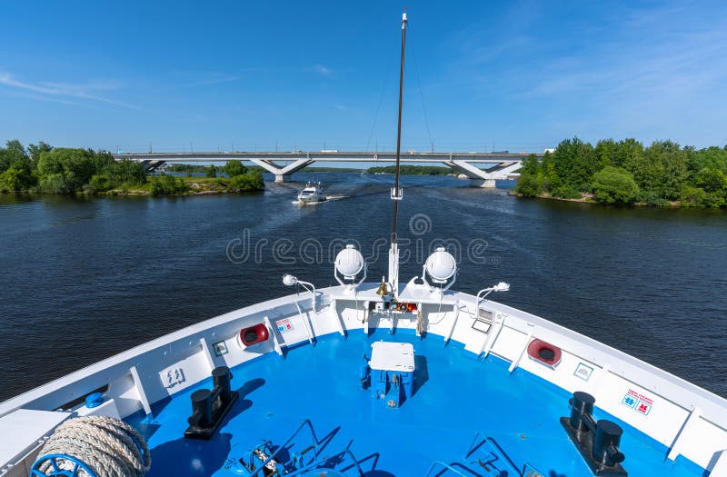 Farledssegel längs moskopkanalen royaltyfri bild