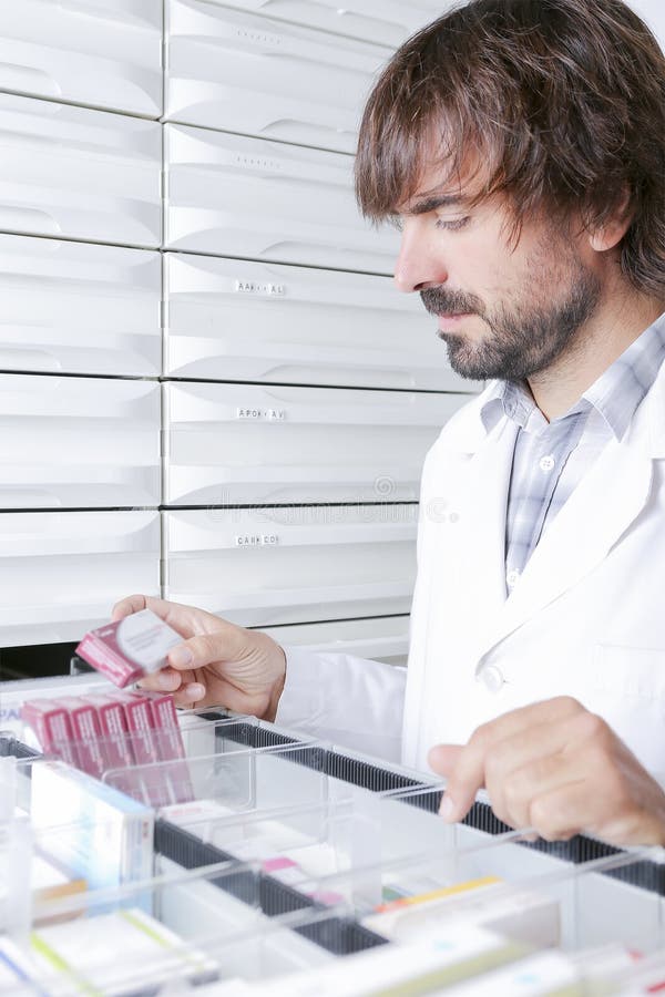 Farmacista ai cassetti fotografie stock Farmacista ai cassetti fotografie stock
