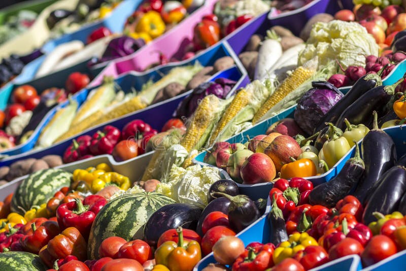 Farmers fruit market with various colorful fresh fruits and vegetables stock photography Farmers fruit market with various colorful fresh fruits and vegetables stock photography