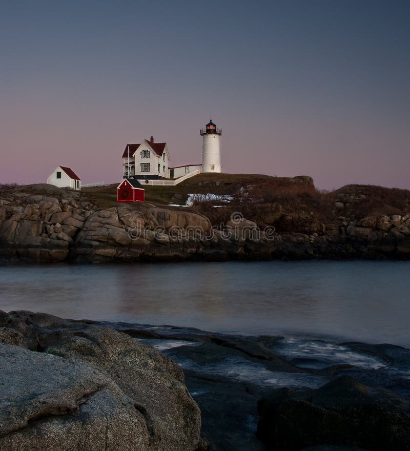 Faro de Maine en la puesta del sol fotografía de archivo Faro de Maine en la puesta del sol fotografía de archivo