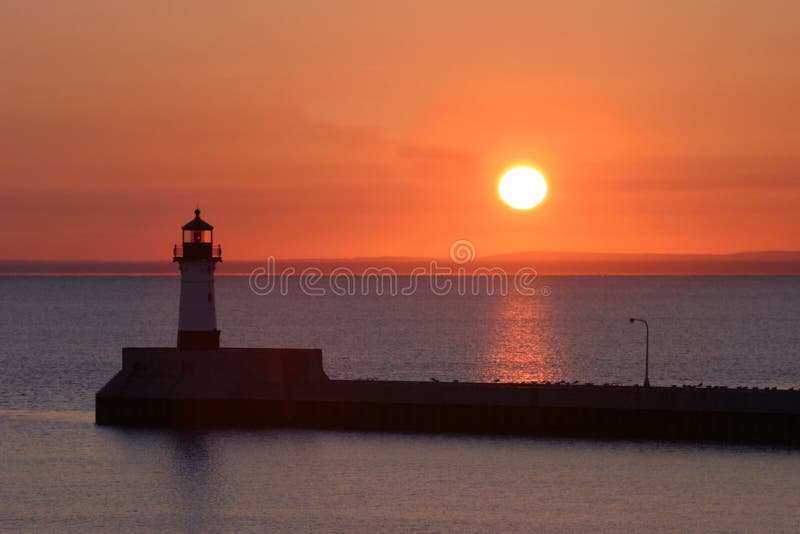 Faro en la puesta del sol imagenes de archivo Faro en la puesta del sol imagenes de archivo