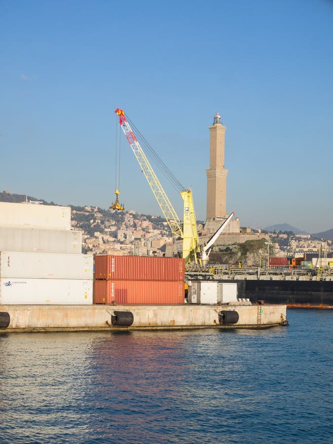 Faro famoso del punto di riferimento del ` s di Genova immagini stock libere da diritti Faro famoso del punto di riferimento del ` s di Genova immagini stock libere da diritti