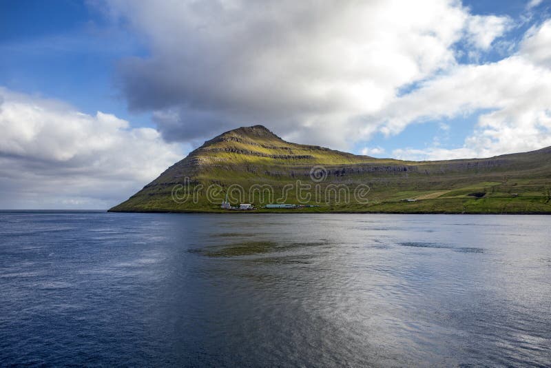 Faroe wyspa, północny atlantyk blisko Klaksvik zdjęcia stock