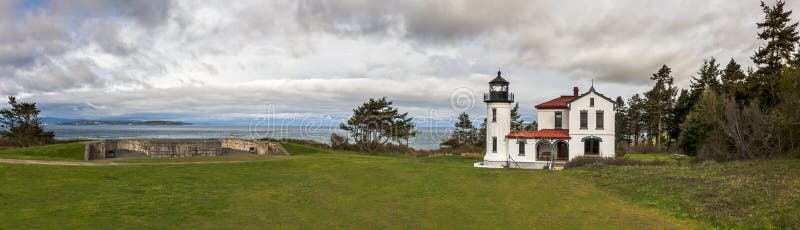 Farol da cabeça de Admiralty, forte Casey, Washington imagens de stock royalty free Farol da cabeça de Admiralty, forte Casey, Washington imagens de stock royalty free