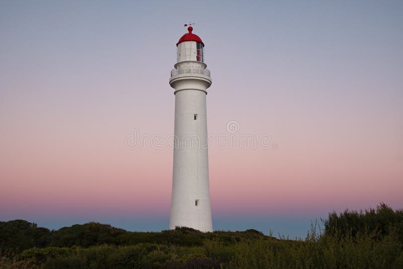 Farol rachado do ponto na grande estrada do oceano em Austrália imagem de stock Farol rachado do ponto na grande estrada do oceano em Austrália imagem de stock