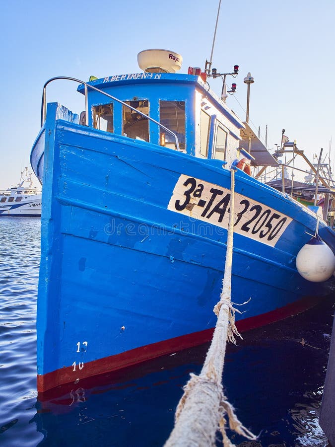 Fartyg förtöjde i den fiska hamnen av Palamos girona spain royaltyfri fotografi Fartyg förtöjde i den fiska hamnen av Palamos girona spain royaltyfri fotografi