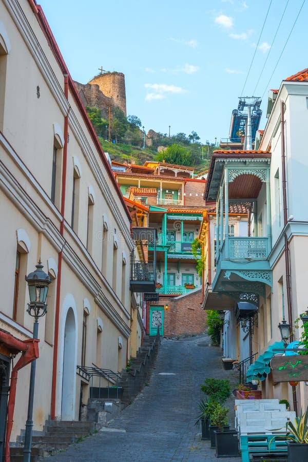 Fasad av det traditionella huset i den gamla staden Tbilisi, Georgia arkivbilder Fasad av det traditionella huset i den gamla staden Tbilisi, Georgia arkivbilder