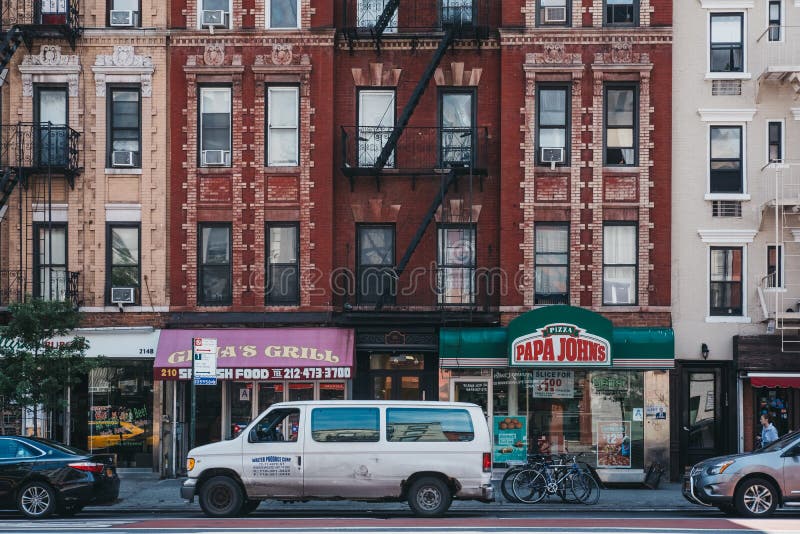 Fasader av det typiska flerbostadshuset med brandflykter i Manhattan, New York, USA fotografering för bildbyråer Fasader av det typiska flerbostadshuset med brandflykter i Manhattan, New York, USA fotografering för bildbyråer