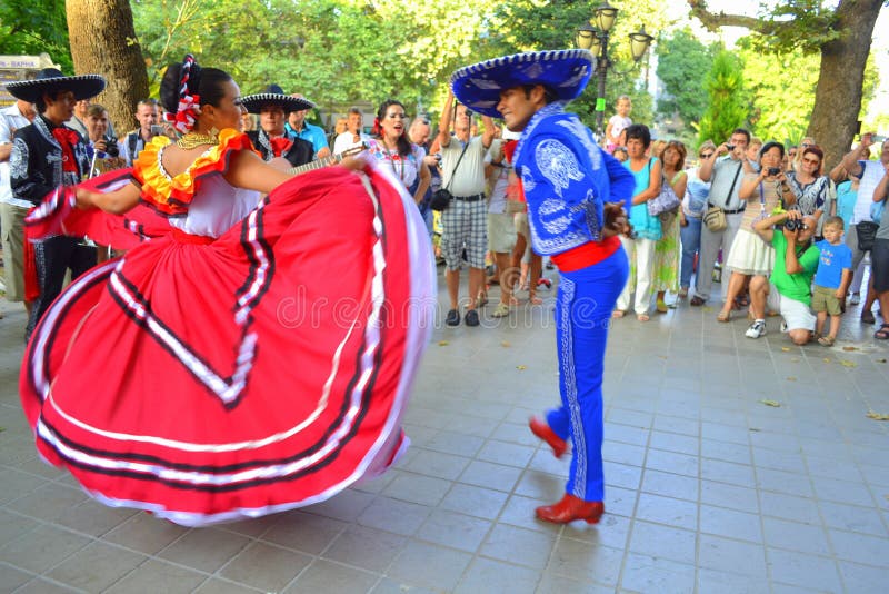 Dancing Couple in Merida Yucatan Editorial Image - Image of colorful ...