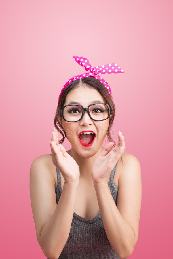Fashion portrait of asian girl with sunglasses standing on pink royalty free stock images Fashion portrait of asian girl with sunglasses standing on pink royalty free stock images
