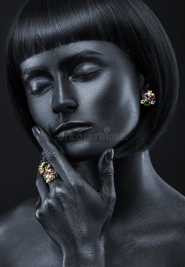 Fashion portrait of a dark-skinned girl with jewerly. Black Beau