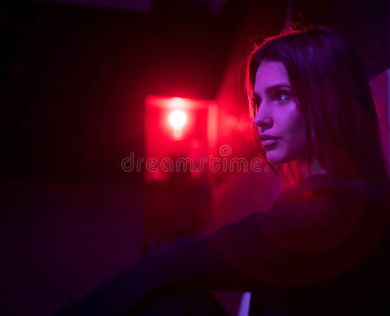 Fashion portrait of young elegant girl. Colored background, studio shot. Beautiful brunette woman in neon light royalty free stock photography Fashion portrait of young elegant girl. Colored background, studio shot. Beautiful brunette woman in neon light royalty free stock photography