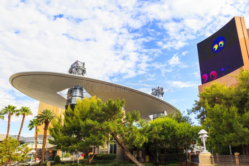 Fashion Show mall complies with 30-day shutdown in Nevada — PHOTOS