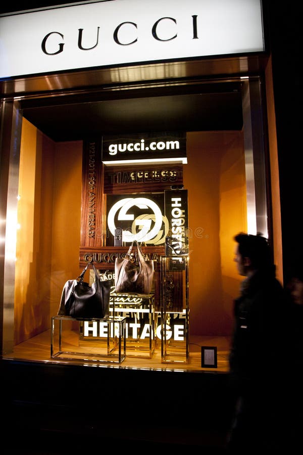 Paris, Francia, Inside Luxury Brands Store, Gucci, Accesorios para