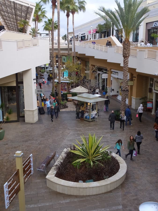 Fashion Valley Mall Christmas tree lighting Nov. 7 in San Diego