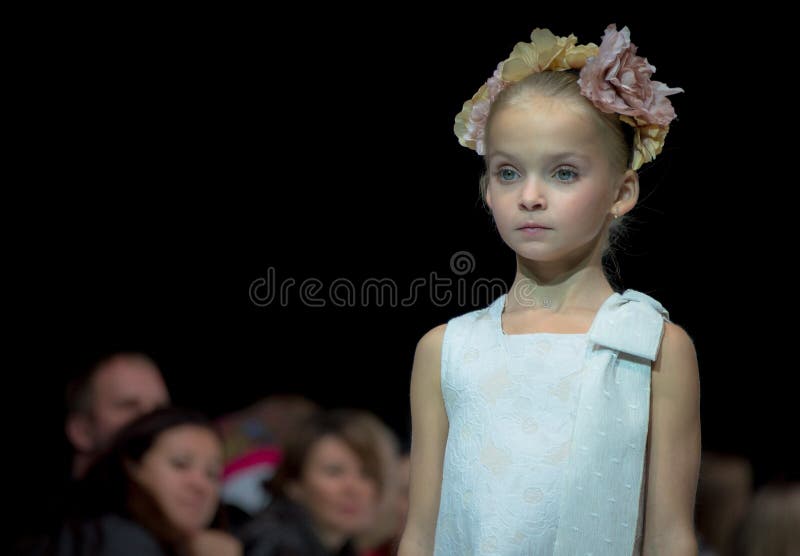 Fashion Week Moscow 2017. the FASHION CHILDREN SPAIN/LA MODA PARA NIÑOS SPAIN. Editorial Stock Photo - Image of catwalk, design: 102619018