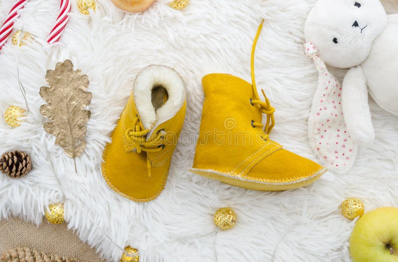 Fashion yellow genuine leather soft natural kids shoes.Newborn hand made real sheepskin Baby Slippers. Autumn winter