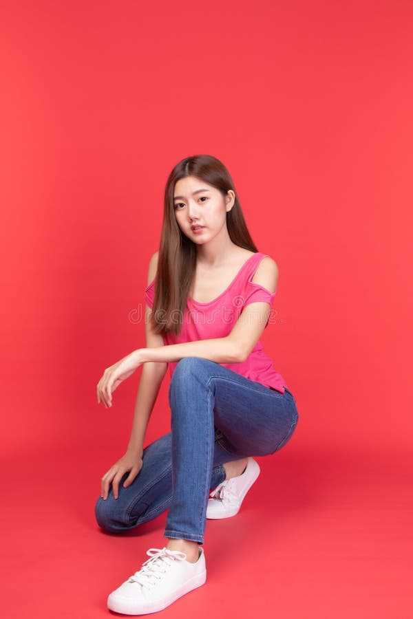 Fotografia do Stock: Asian woman casual outfits standing in jeans