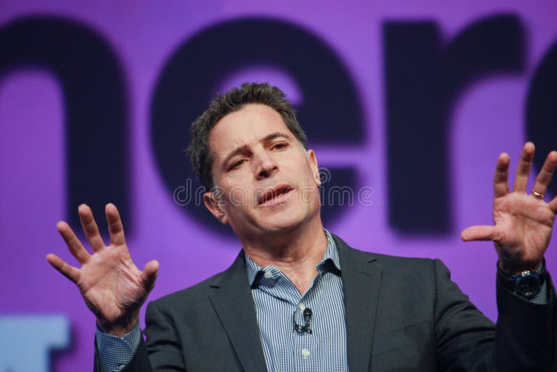 Founding editor. Билл Тейлор. Билл Макрон (Bill Machrone) – редактор "yahoo! Internet Life"..