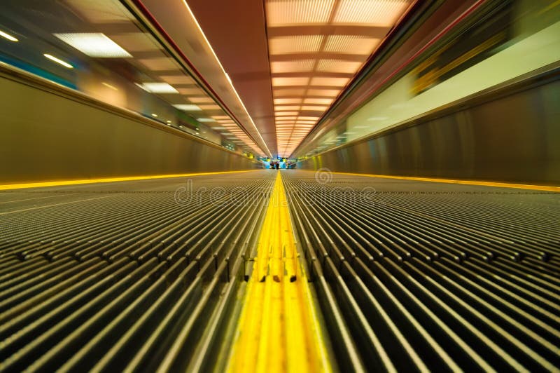 Fast travelator