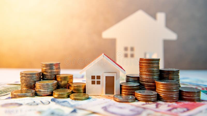 Fastighetsinvestering coins sparande f?r stapel f?r begreppshandpengar skyddande arkivfoton Fastighetsinvestering coins sparande f?r stapel f?r begreppshandpengar skyddande arkivfoton