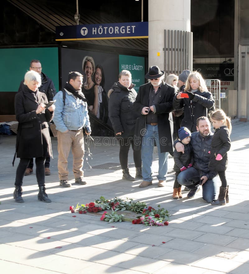 People Showing Respect To the Murdered Prime Minister Olof Palme Editorial Image - Image of years, flag: 67416285