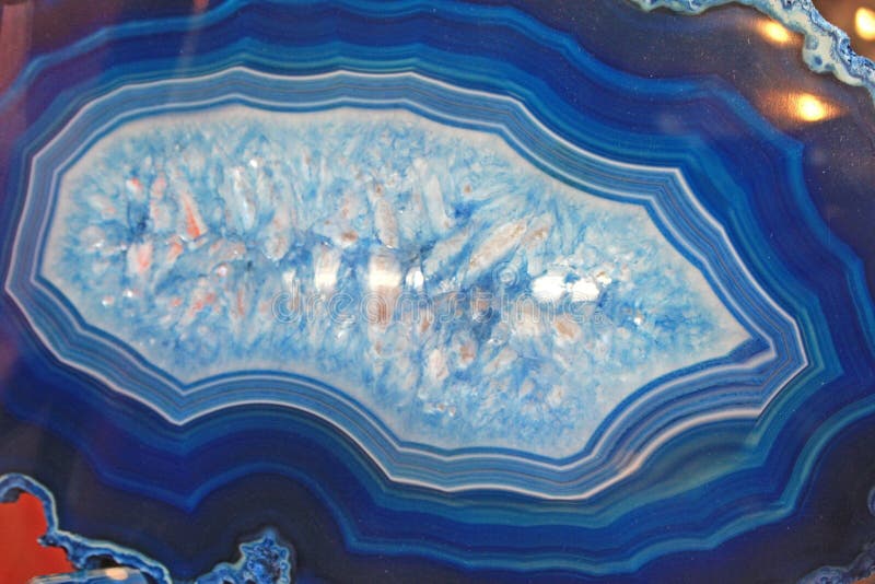 Fatia de cristal azul da ágata fotografia de stock Fatia de cristal azul da ágata fotografia de stock