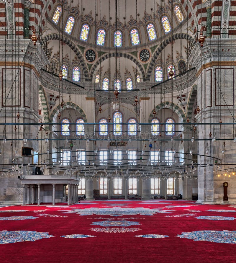 Fatih Mosque en offentlig ottomanmoské i det Fatih området av Istanbul, Turkiet royaltyfri fotografi Fatih Mosque en offentlig ottomanmoské i det Fatih området av Istanbul, Turkiet royaltyfri fotografi