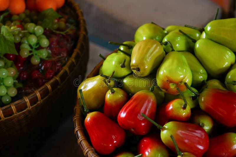 Faux fruit coloré images libres de droits